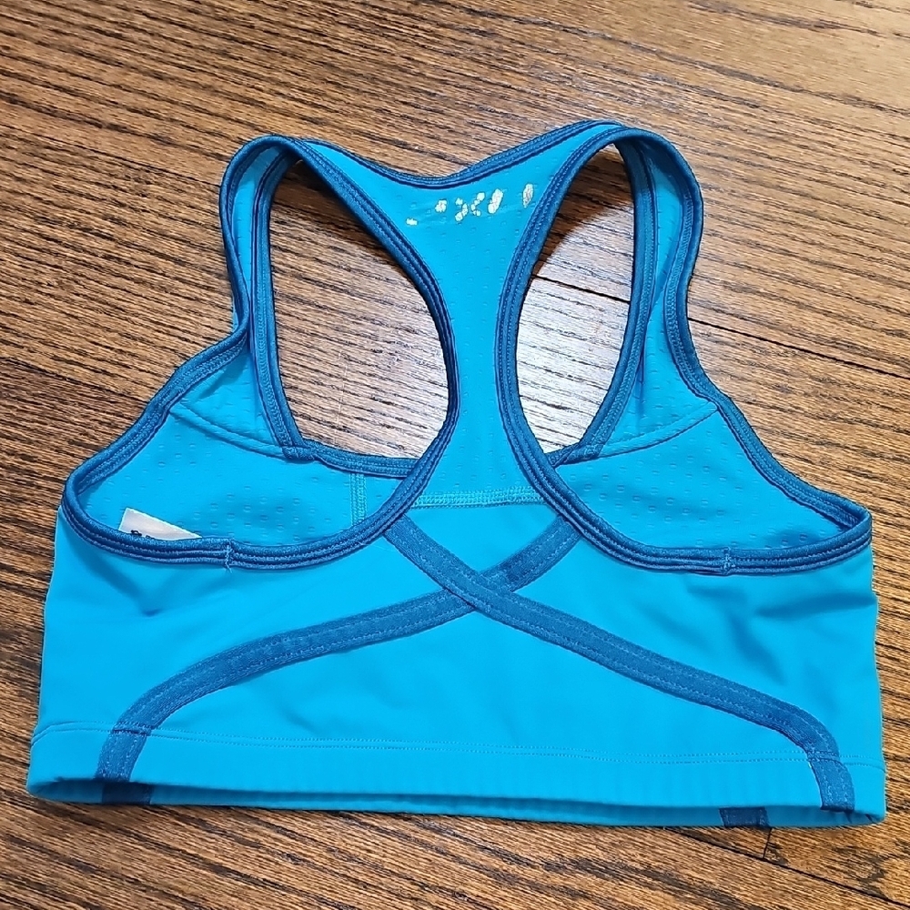 2XU Vibrant Blue Sports Bra - Picture 6 of 7